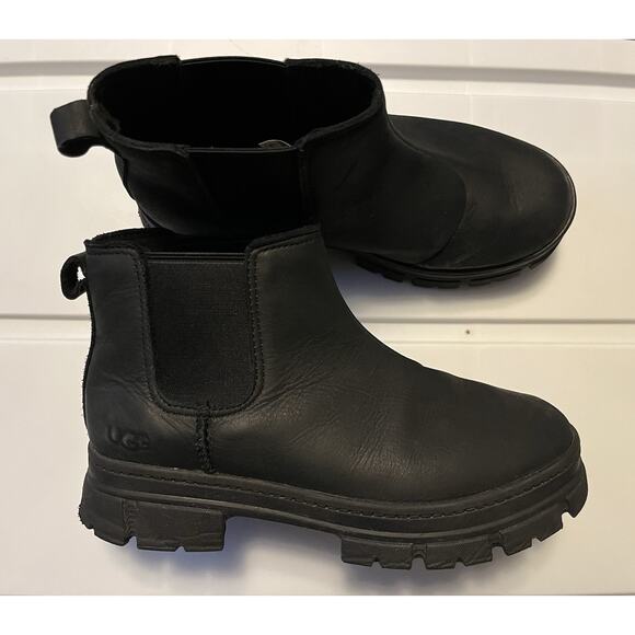 UGG Kids Ashton Chelsea Ankle Boots Girls Size US 3 Black Pull On Waterproof - Picture 1 of 12
